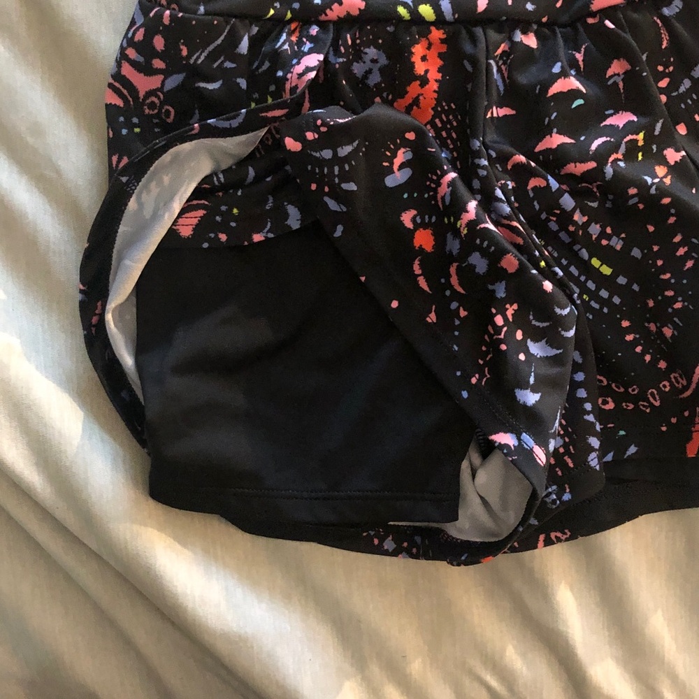 Colorful Patterned Athletic Shorts - Picture 3 of 6